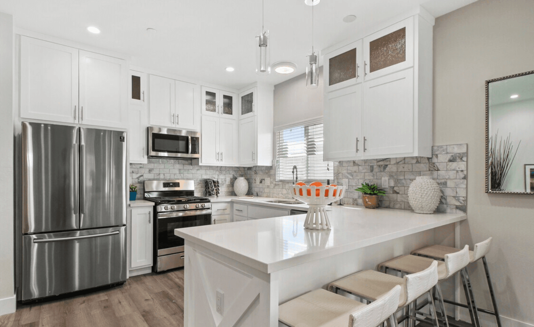 North Hollywood Apartment: 6841 Radford Ave