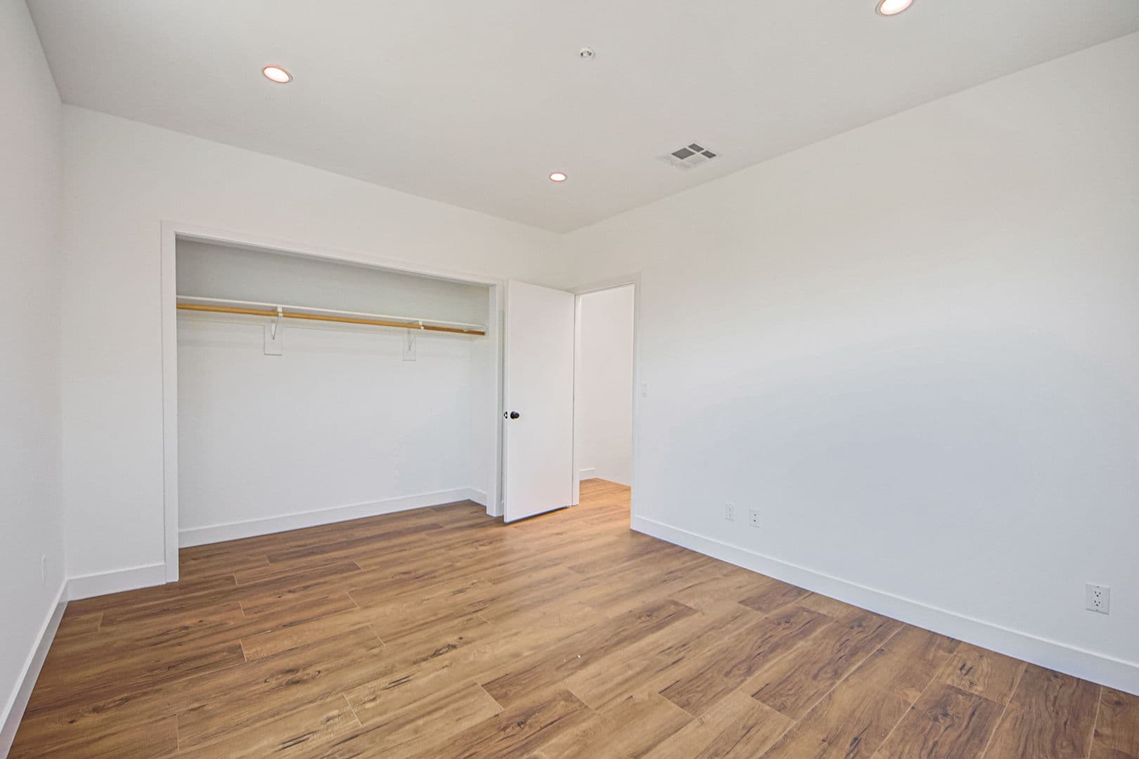 North Hollywood Apartment: 6455 Troost Ave