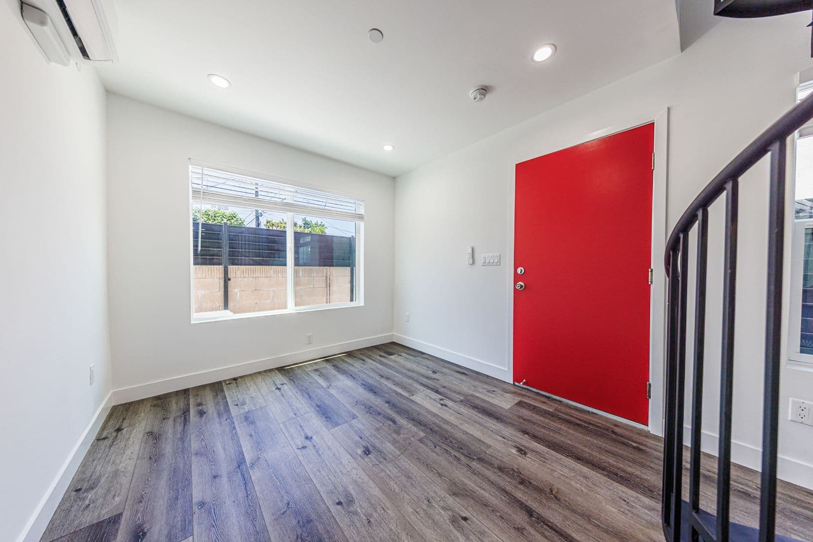Los Angeles Apartment: 3015 Alsace Ave