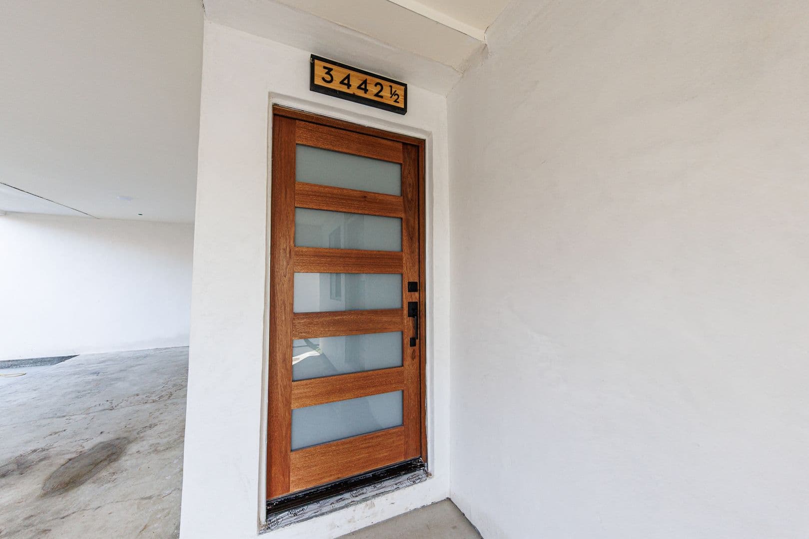 Los Angeles Apartment: 3442 West Blvd