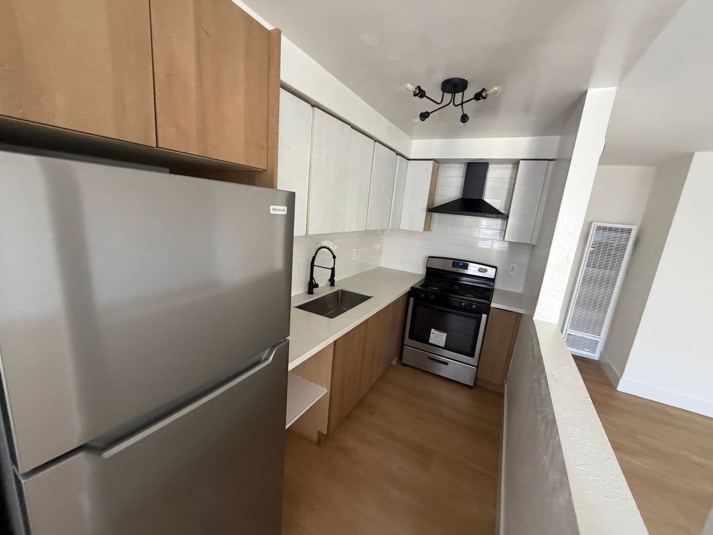 Hawthorne Apartment: 14112 Yukon Ave