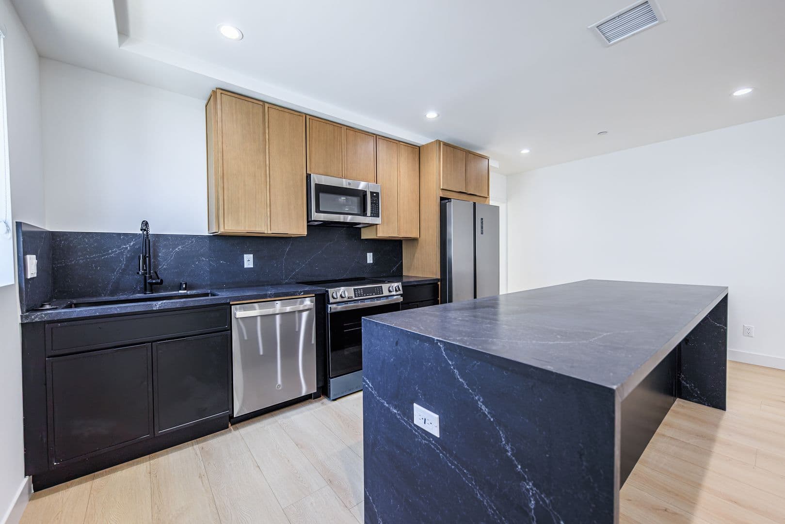 Los Angeles Apartment: 1021 S. Citrus Ave.