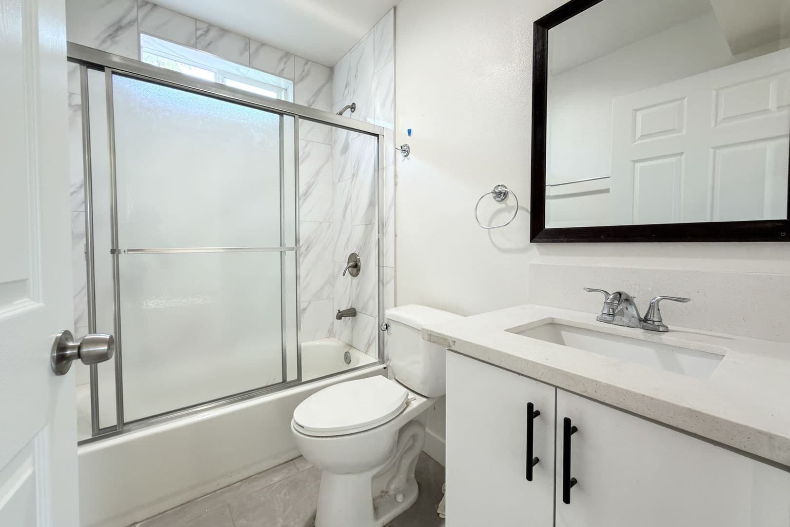 Los Angeles Apartment: 4323 Honduras St