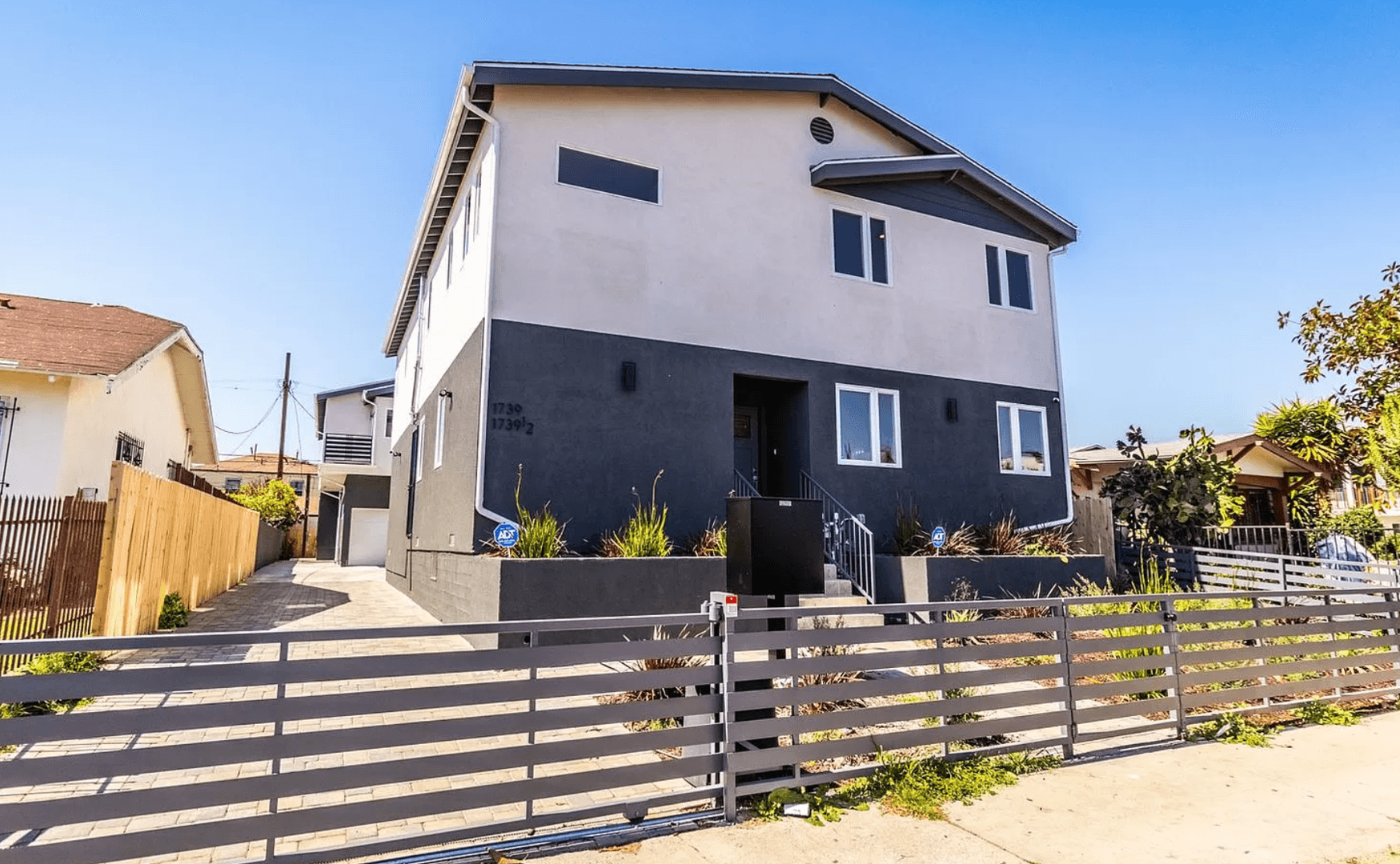 Los Angeles Apartment: 1737 S Longwood Ave