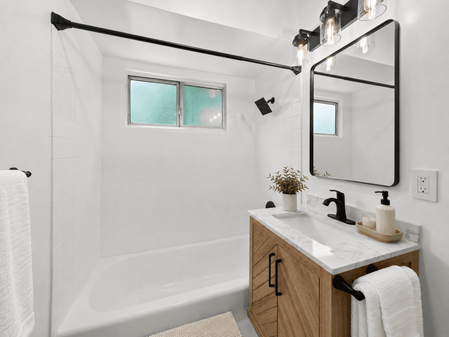 North Hollywood Apartment: 10926 Hortense St