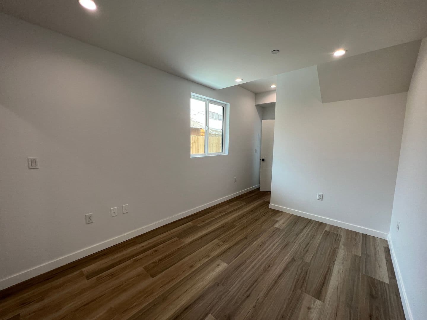 Los Angeles Apartment: 5526 Blackwelder St