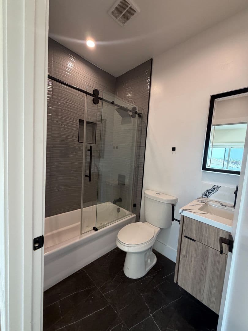 Los Angeles Apartment: 4512 St. Elmo Dr