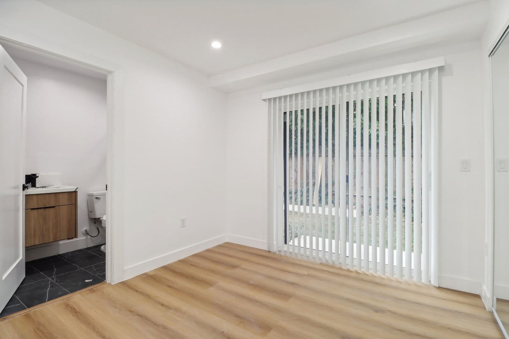 Los Angeles Apartment: 4512 St. Elmo Dr