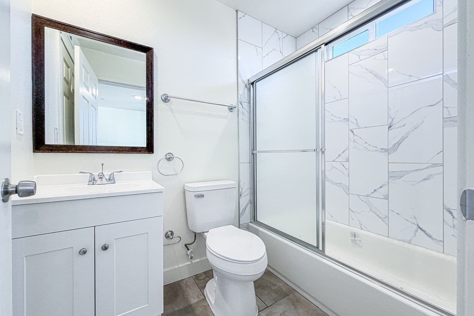 Los Angeles Apartment: 423 E 31st St