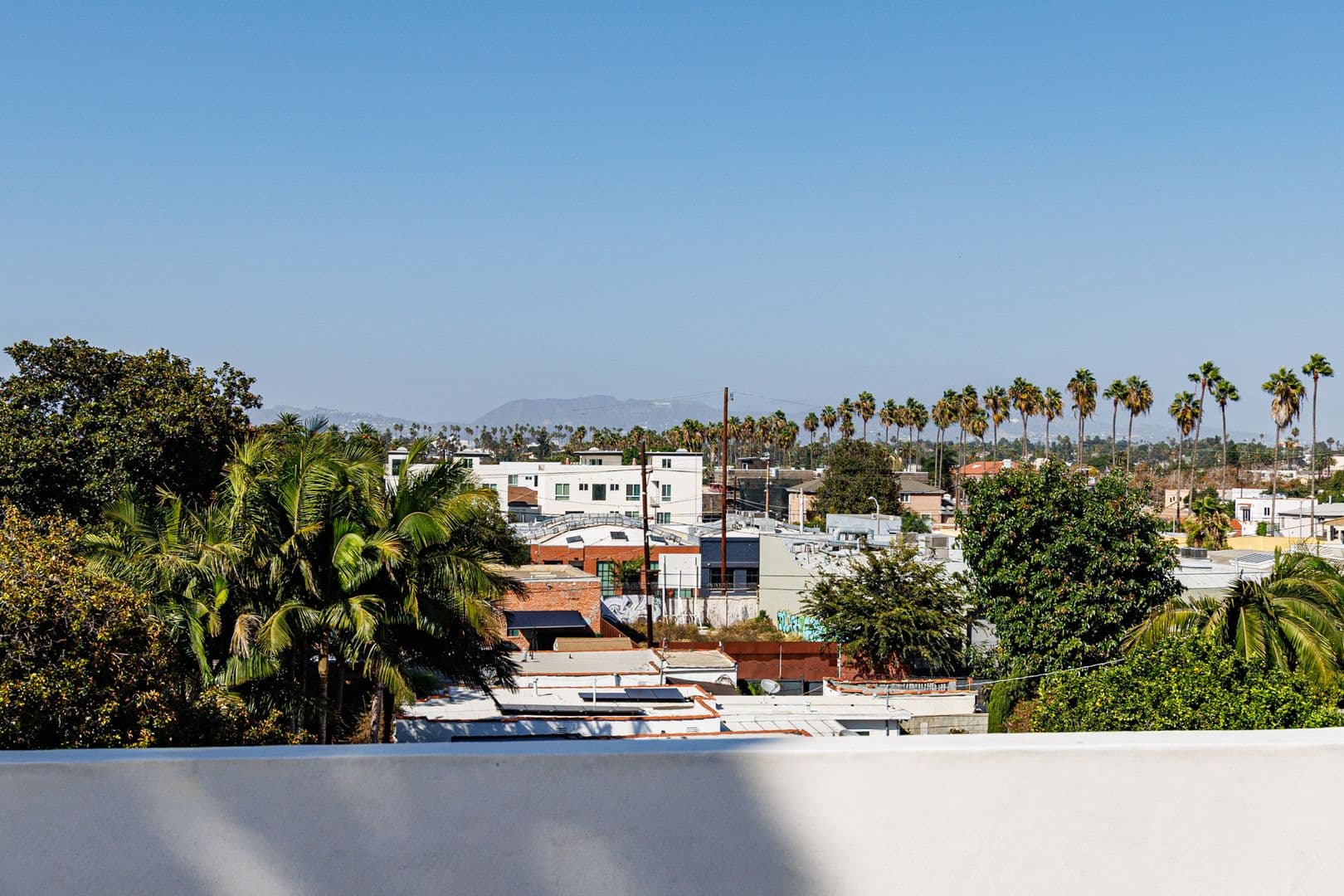 Los Angeles Apartment: 3442 West Blvd