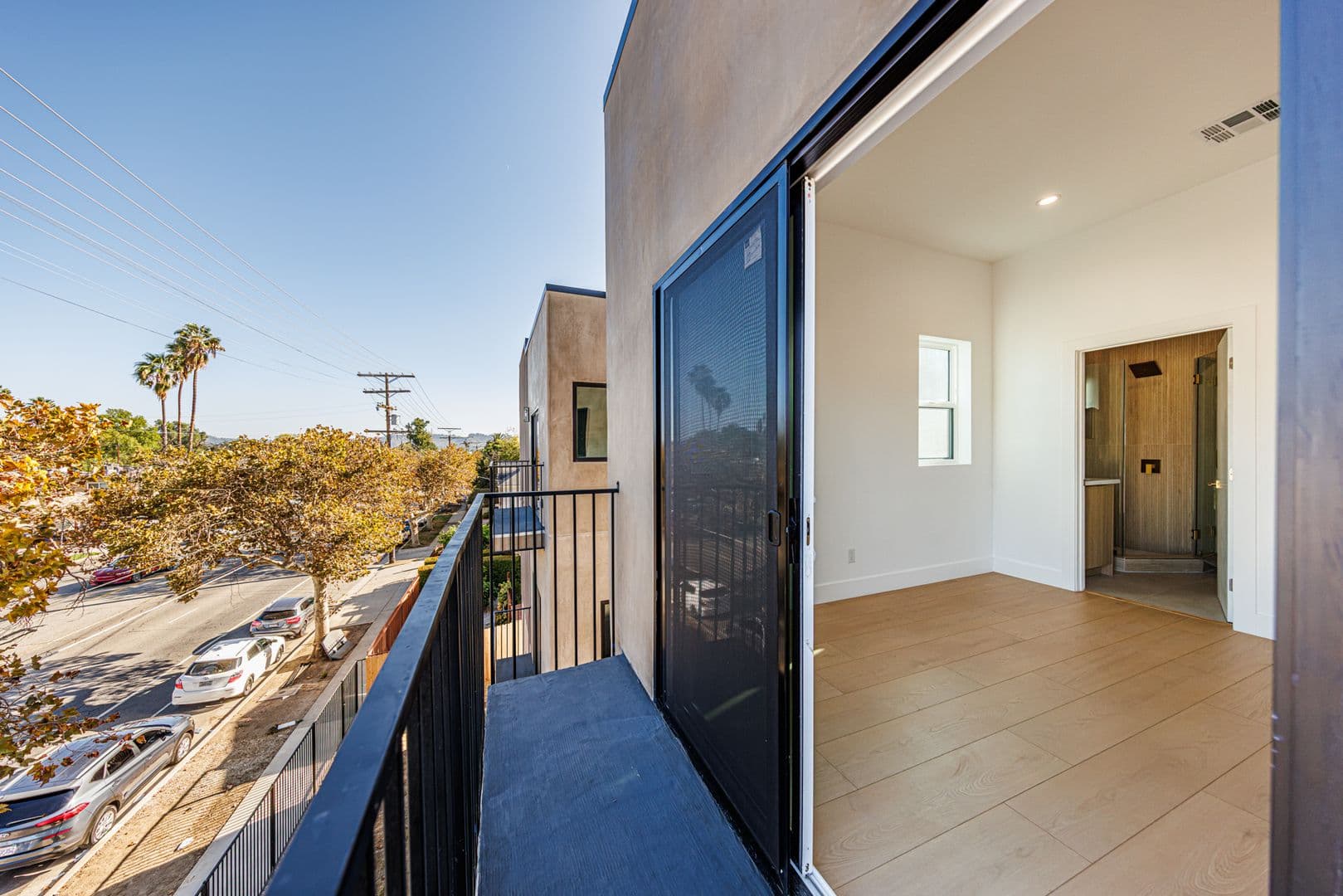 Sherman Oaks Apartment: 5931 Woodman Ave