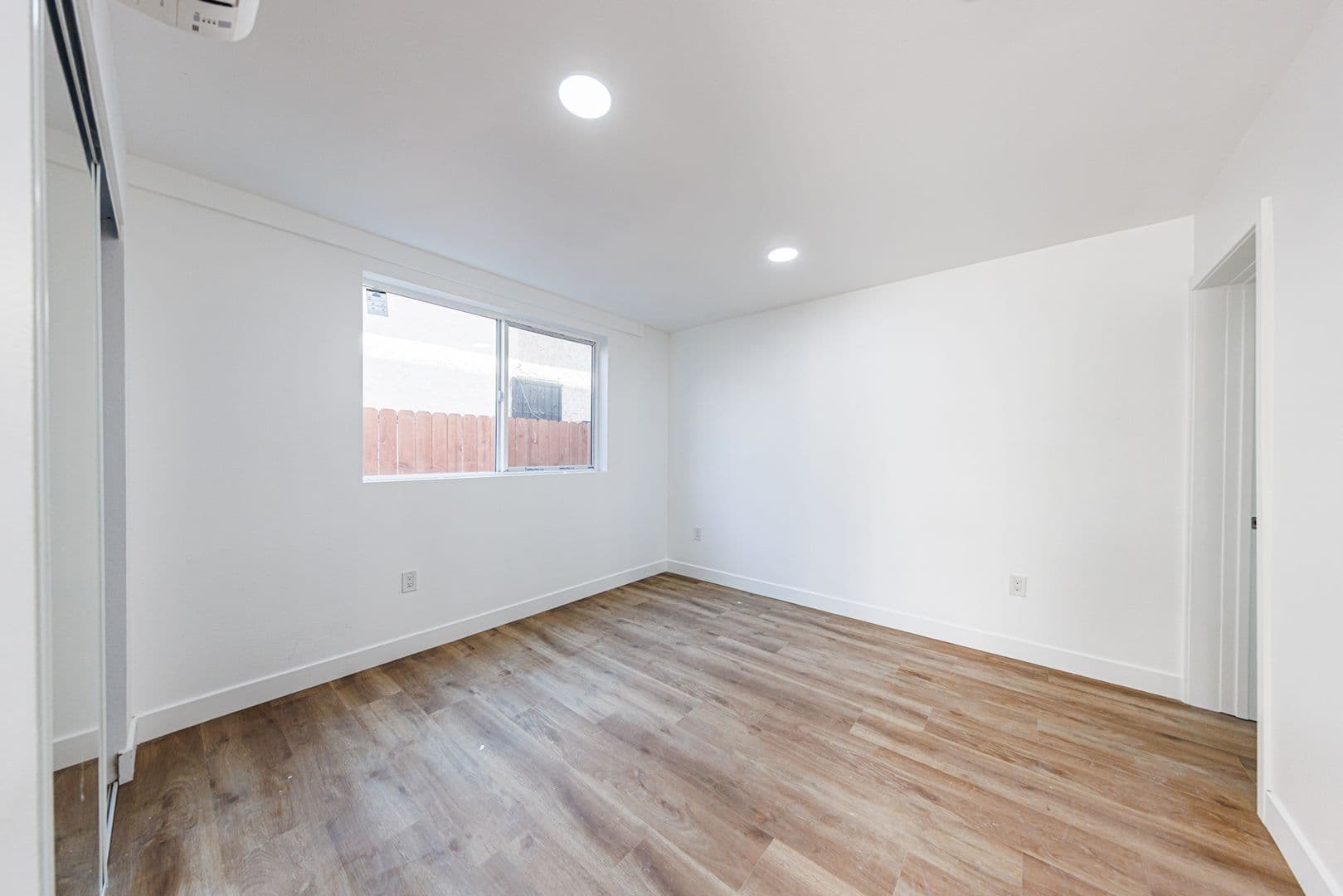 Los Angeles Townhome: 5327 Geer St