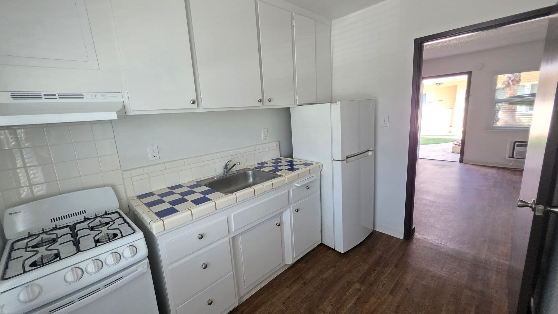 Burbank Apartment: 2023 W Olive Ave