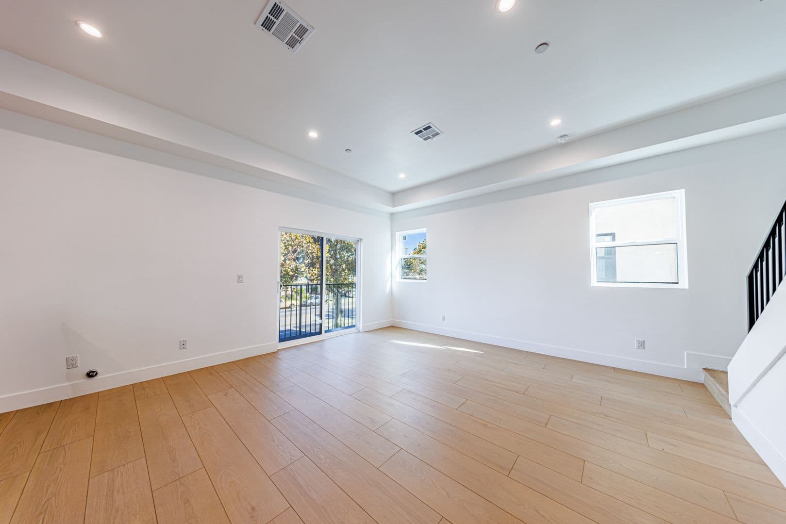 Sherman Oaks Apartment: 5931 Woodman Ave