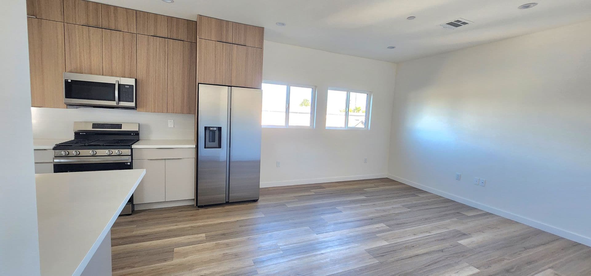 Los Angeles Apartment: 4654 Lomita St