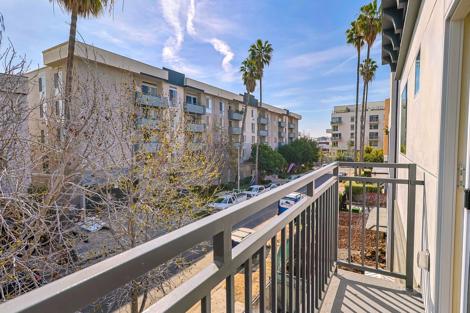 Los Angeles Apartment: 1227 N June St