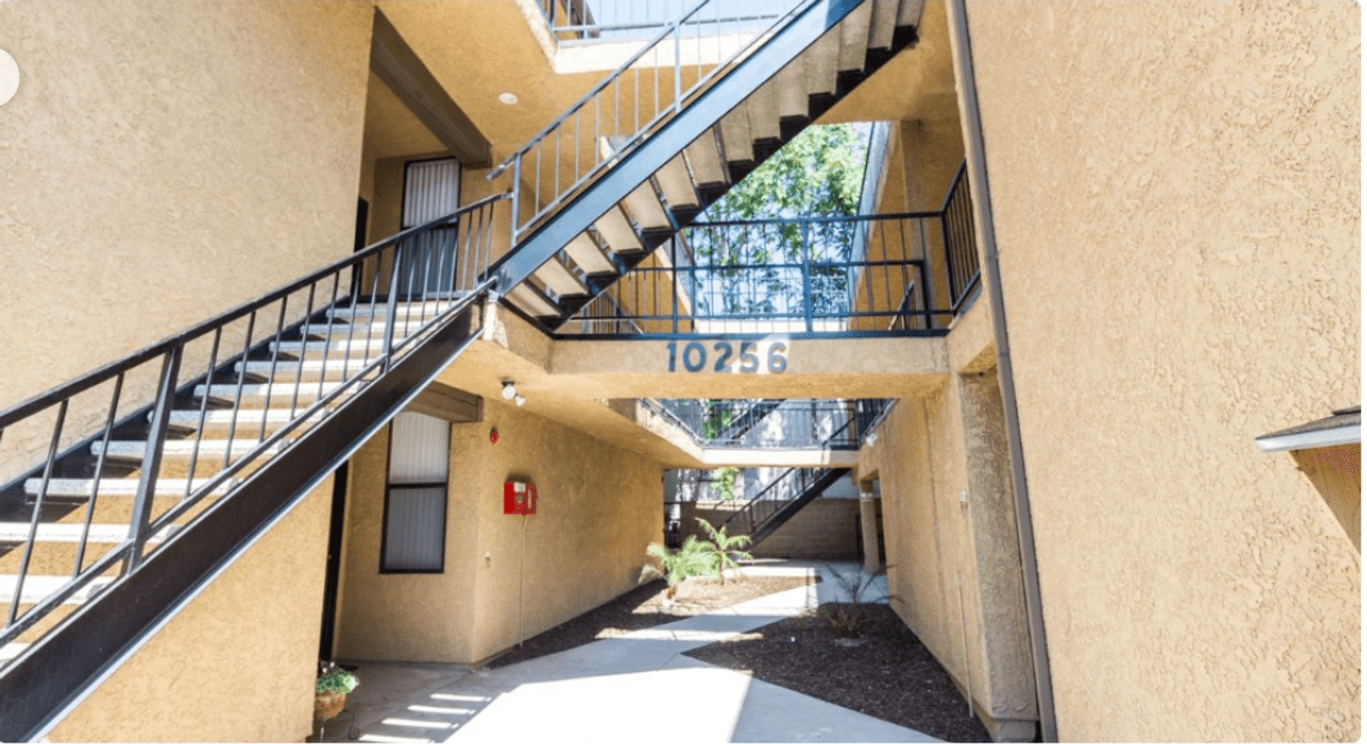 Tujunga Apartment: 10256 McClemont Ave