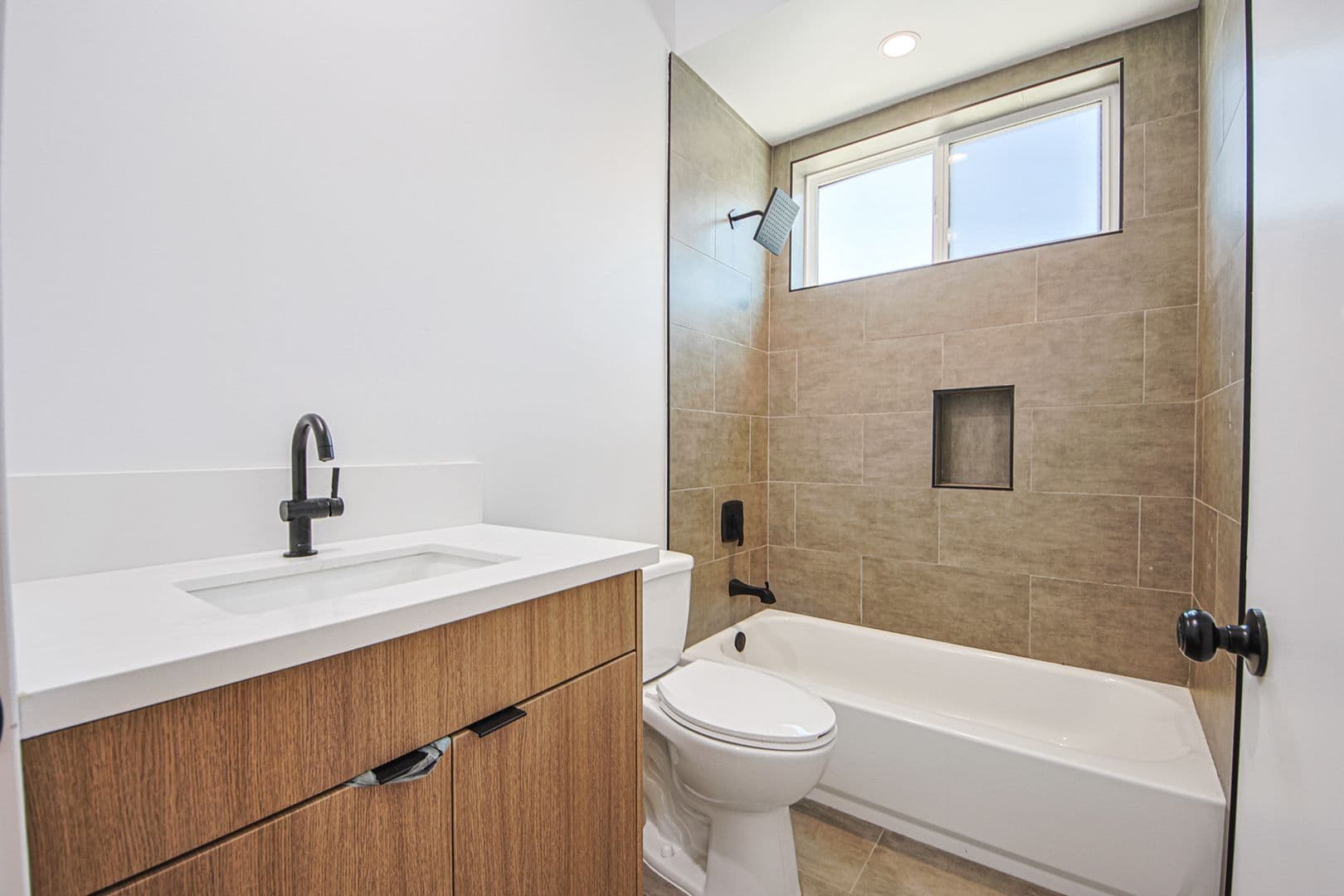 North Hollywood Apartment: 6455 Troost Ave