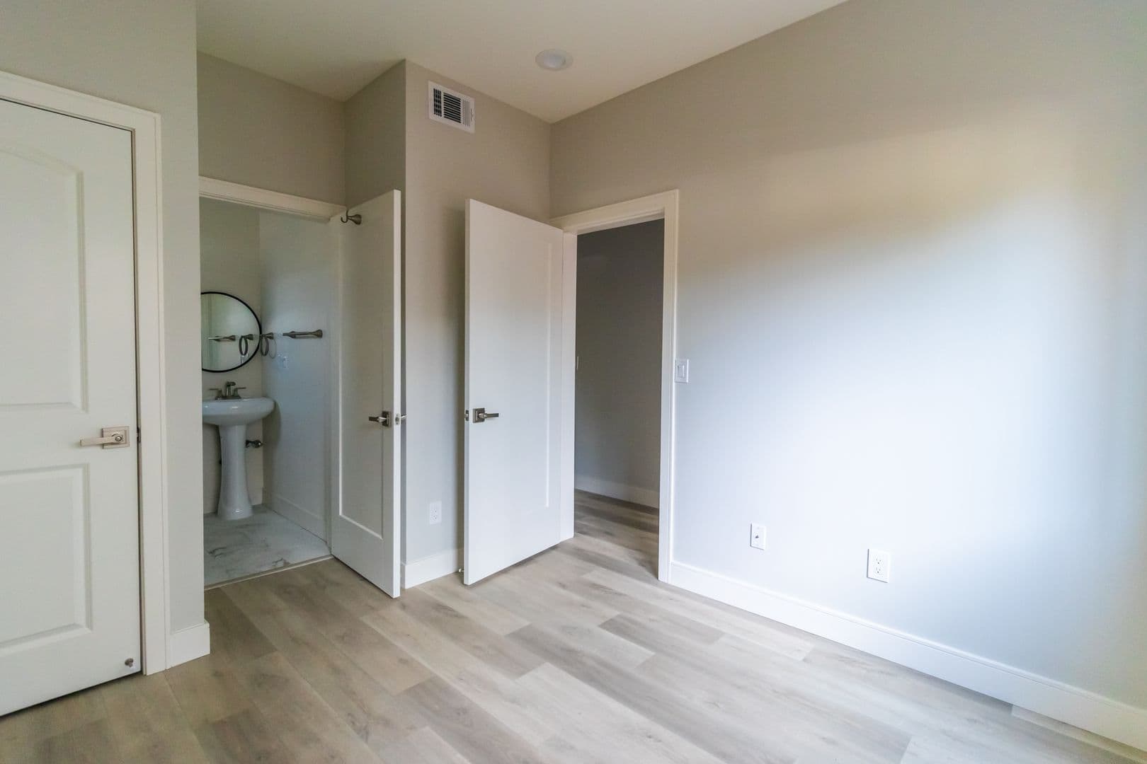 North Hollywood Townhome: 5132 Riverton Ave