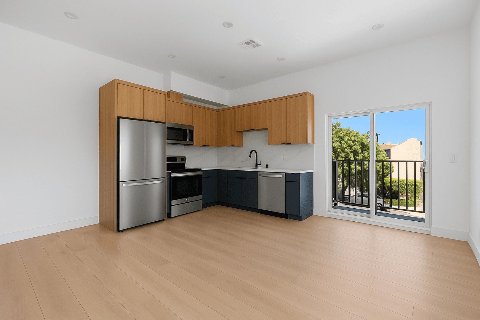 Los Angeles Townhome: 2637 S Garth Ave
