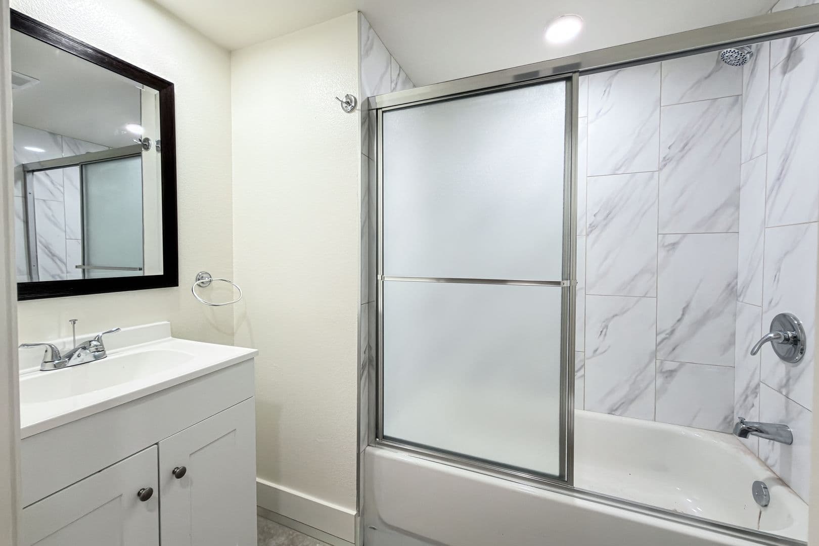 Los Angeles Apartment: 2118 E 92nd St