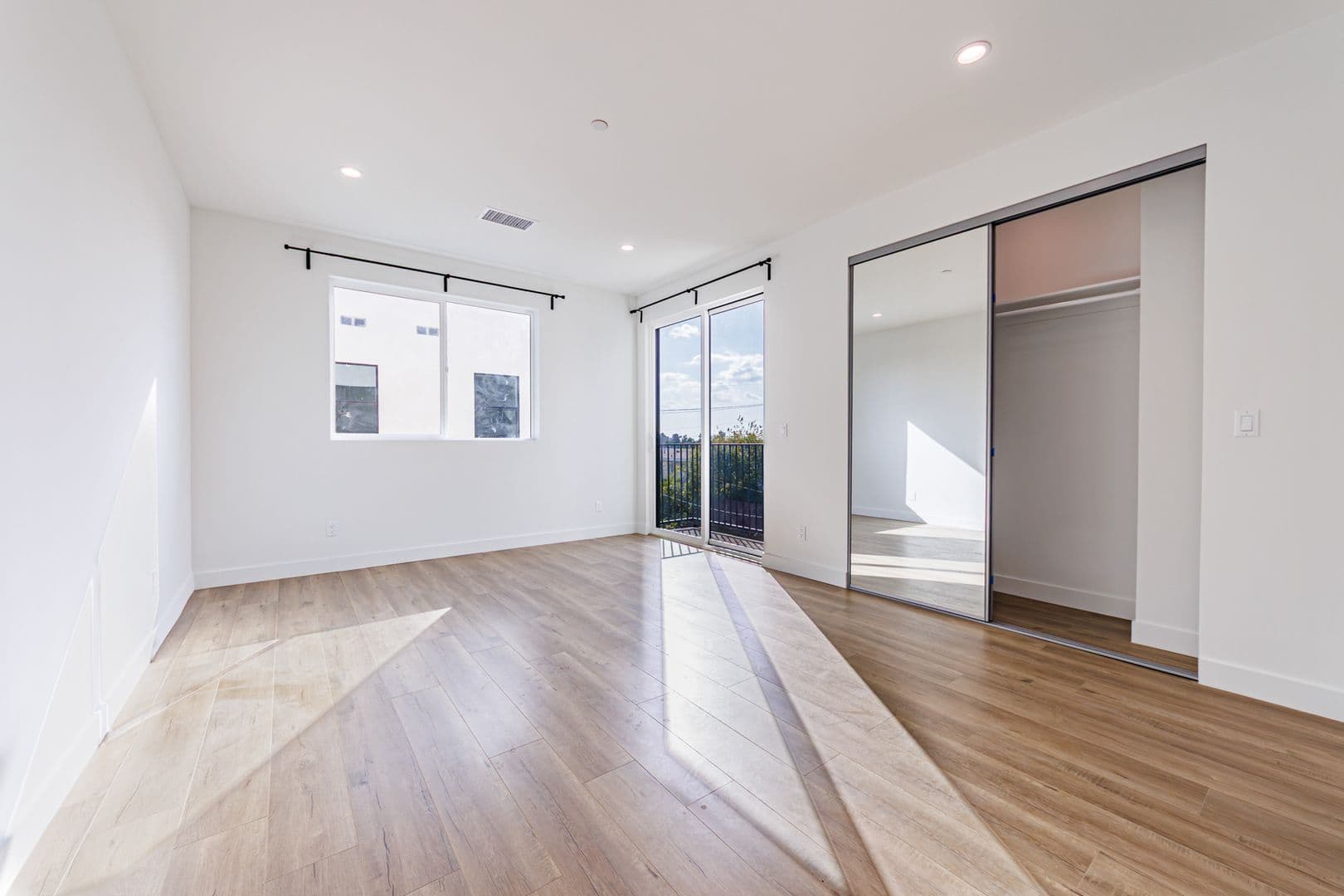 Los Angeles Apartment: 4514 Lomita St