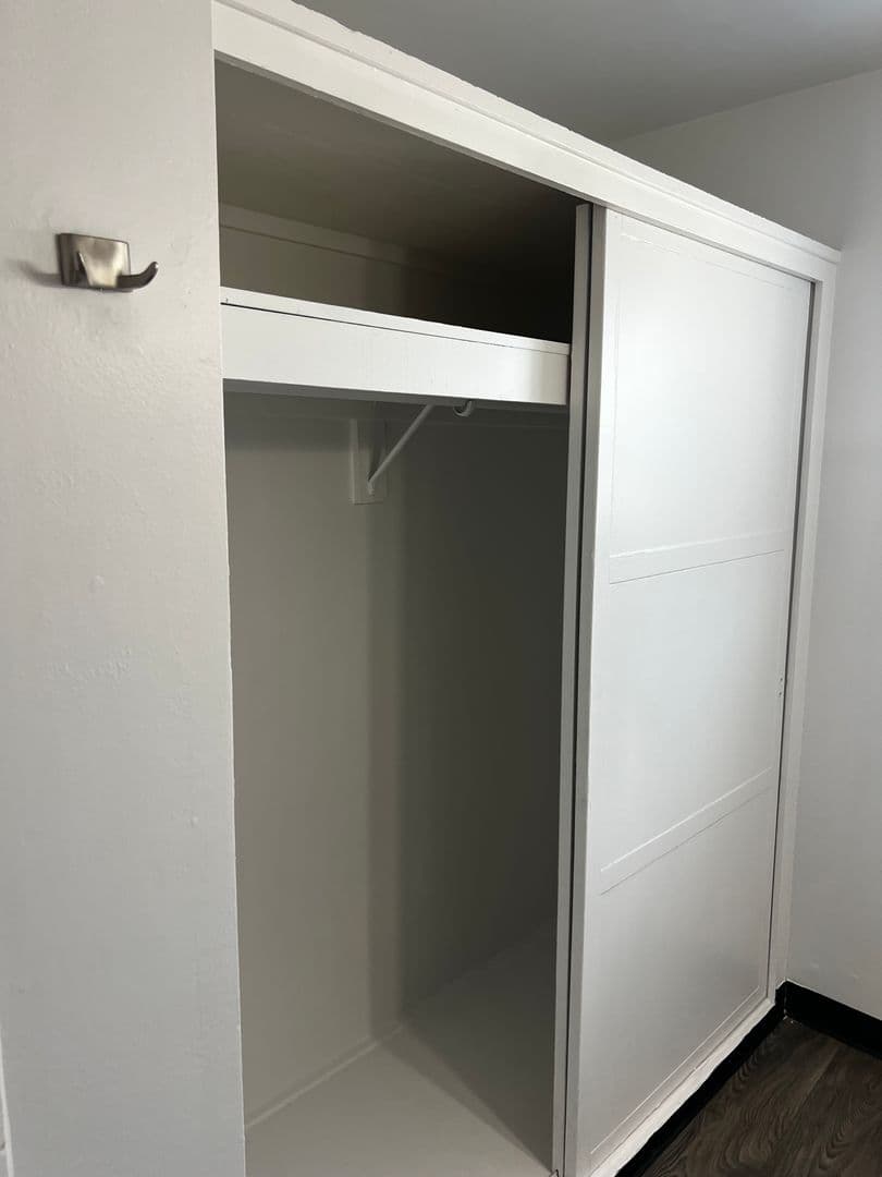 Burbank Apartment: 2615 W Olive Ave