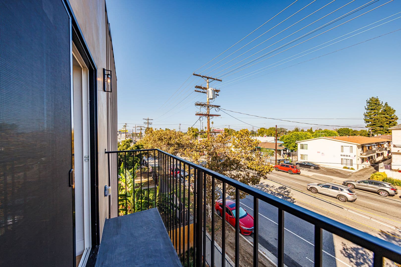 Sherman Oaks Apartment: 5931 Woodman Ave