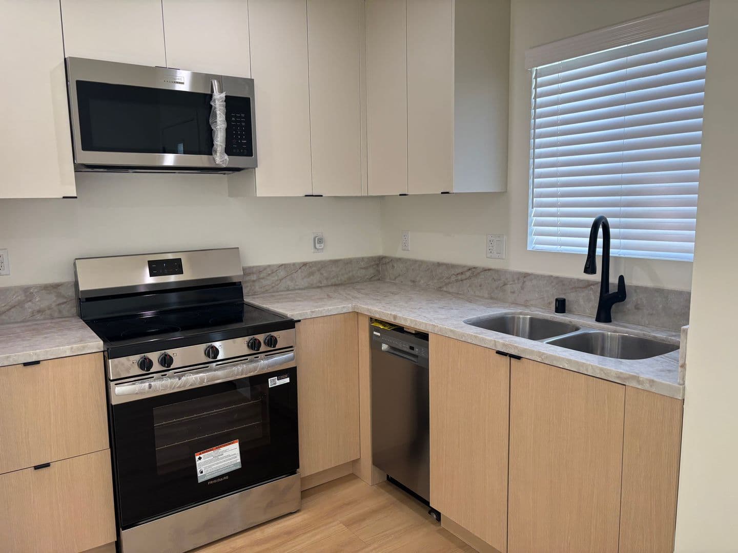 Sun Valley House: 11246 Lull Street