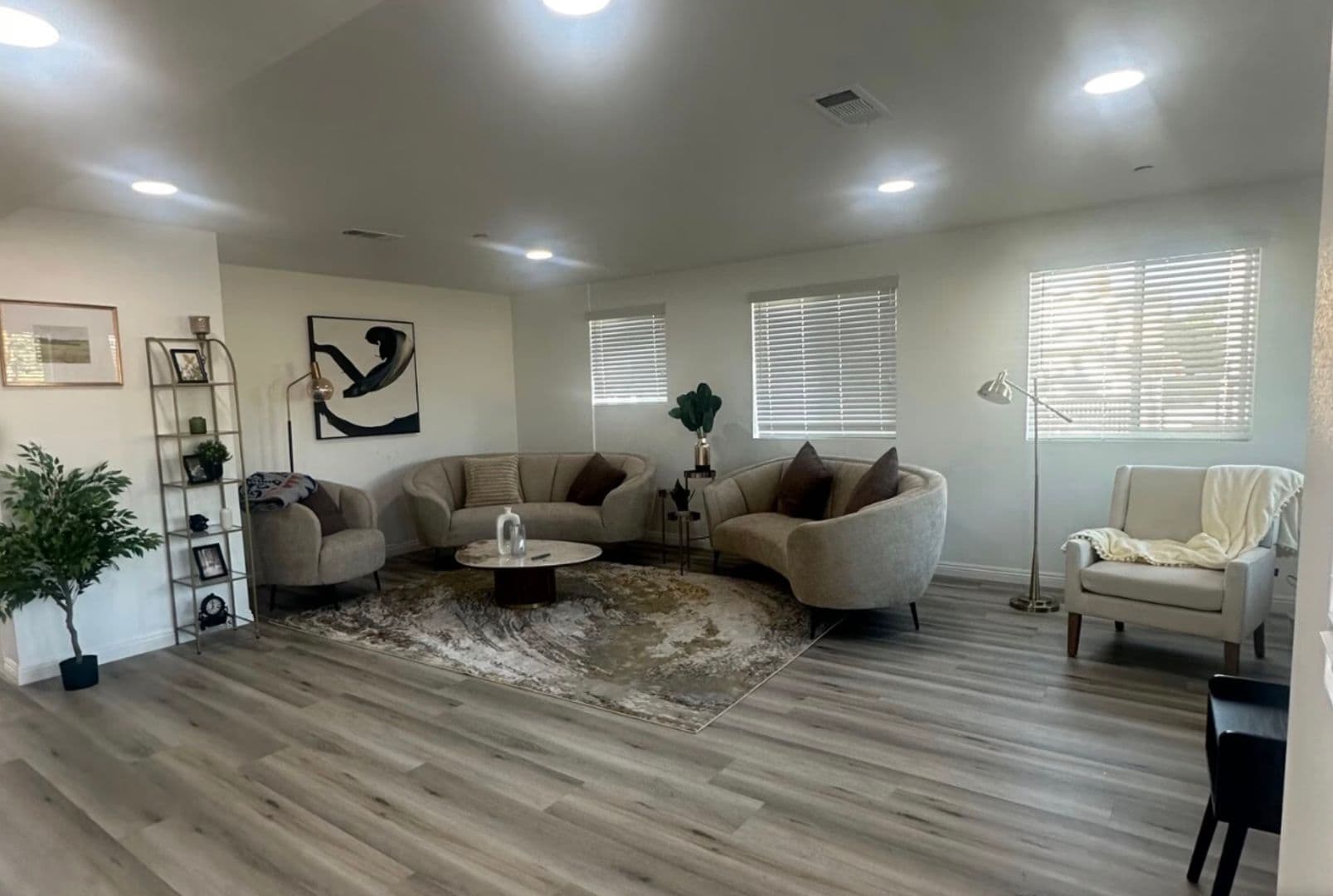 Los Angeles Apartment: 3653 Halldale Ave