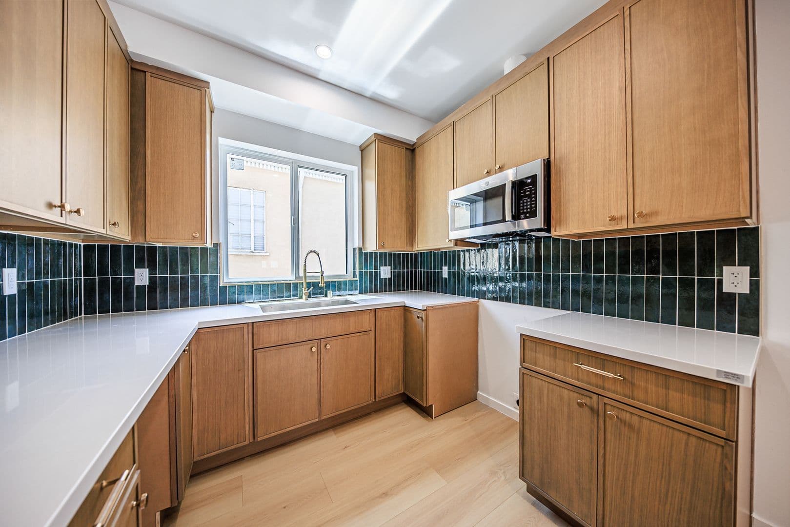 Los Angeles Apartment: 1259 S. Longwood Ave
