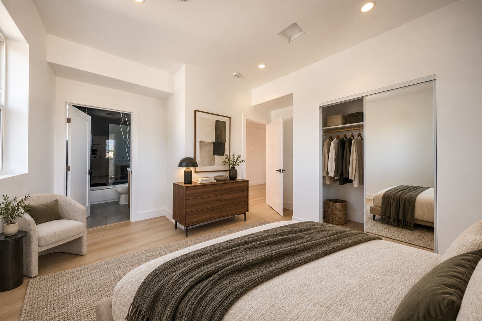 Los Angeles Apartment: 3442 West Blvd