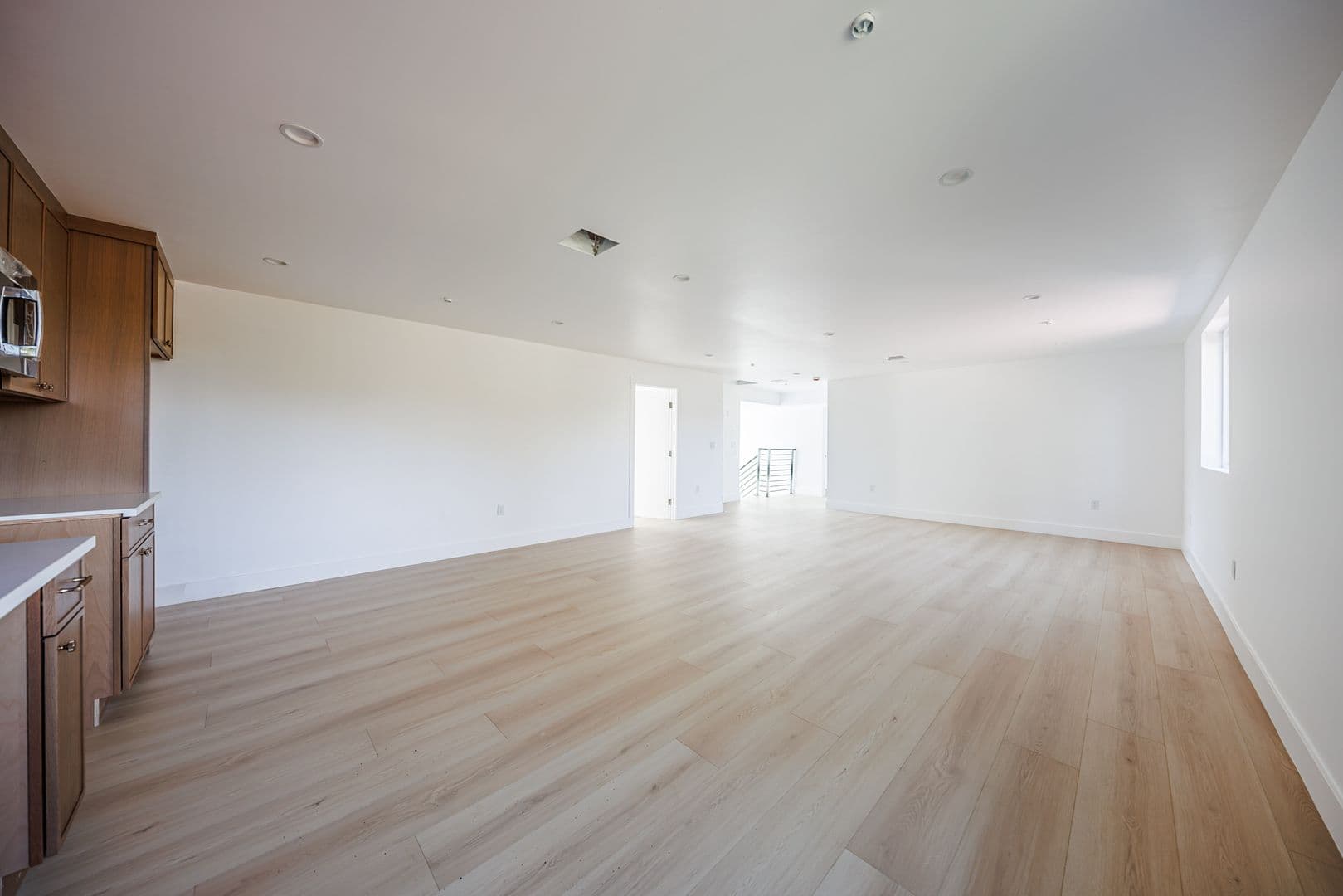 Los Angeles Apartment: 3442 West Blvd