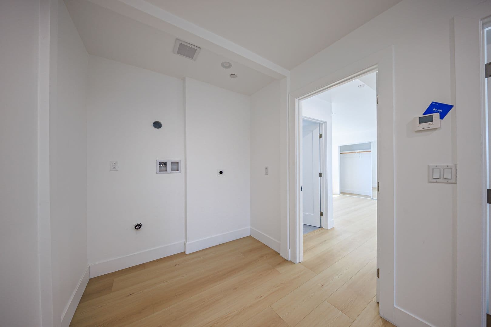 Los Angeles Apartment: 1259 S. Longwood Ave