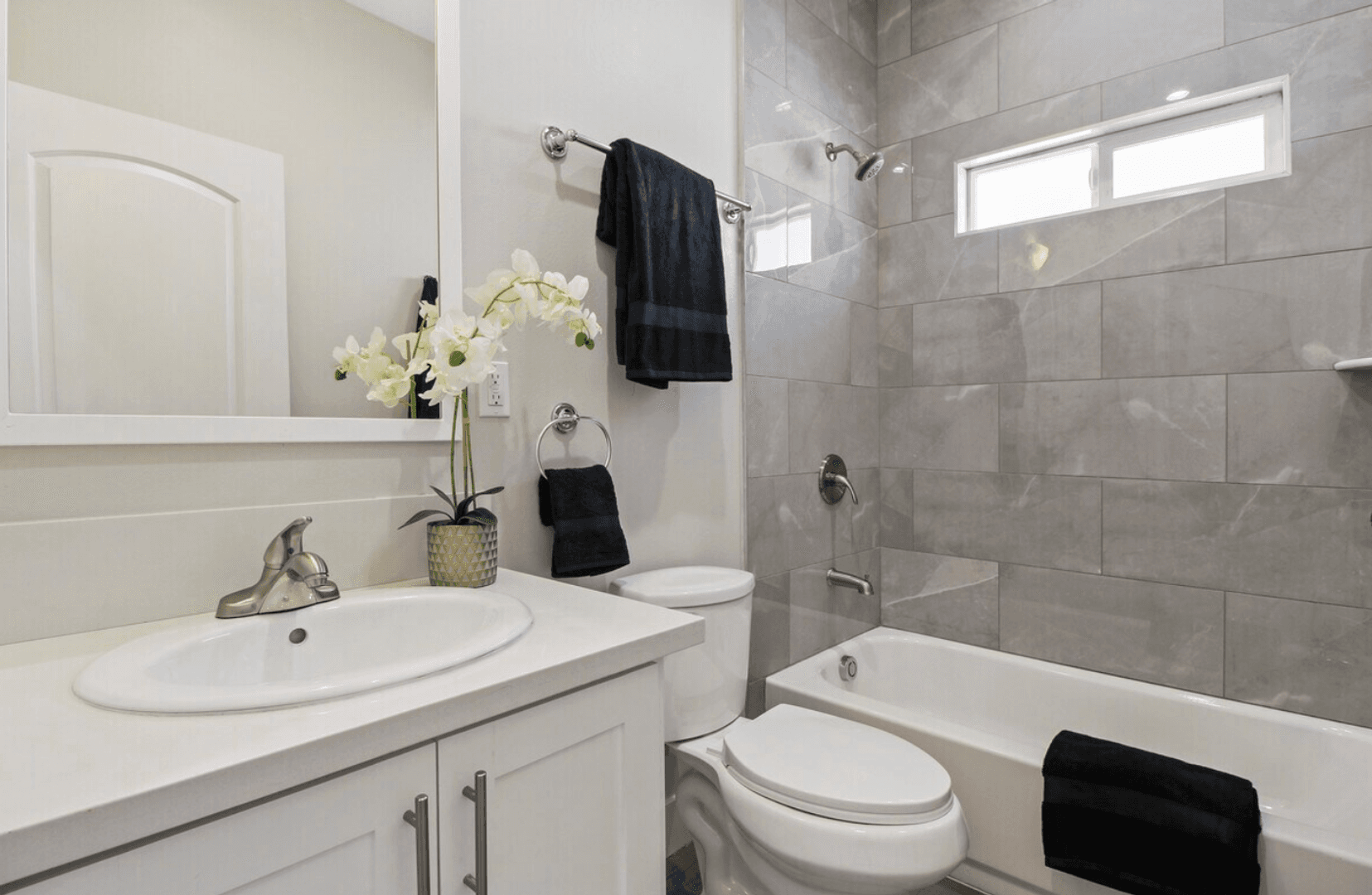 North Hollywood Apartment: 6841 Radford Ave
