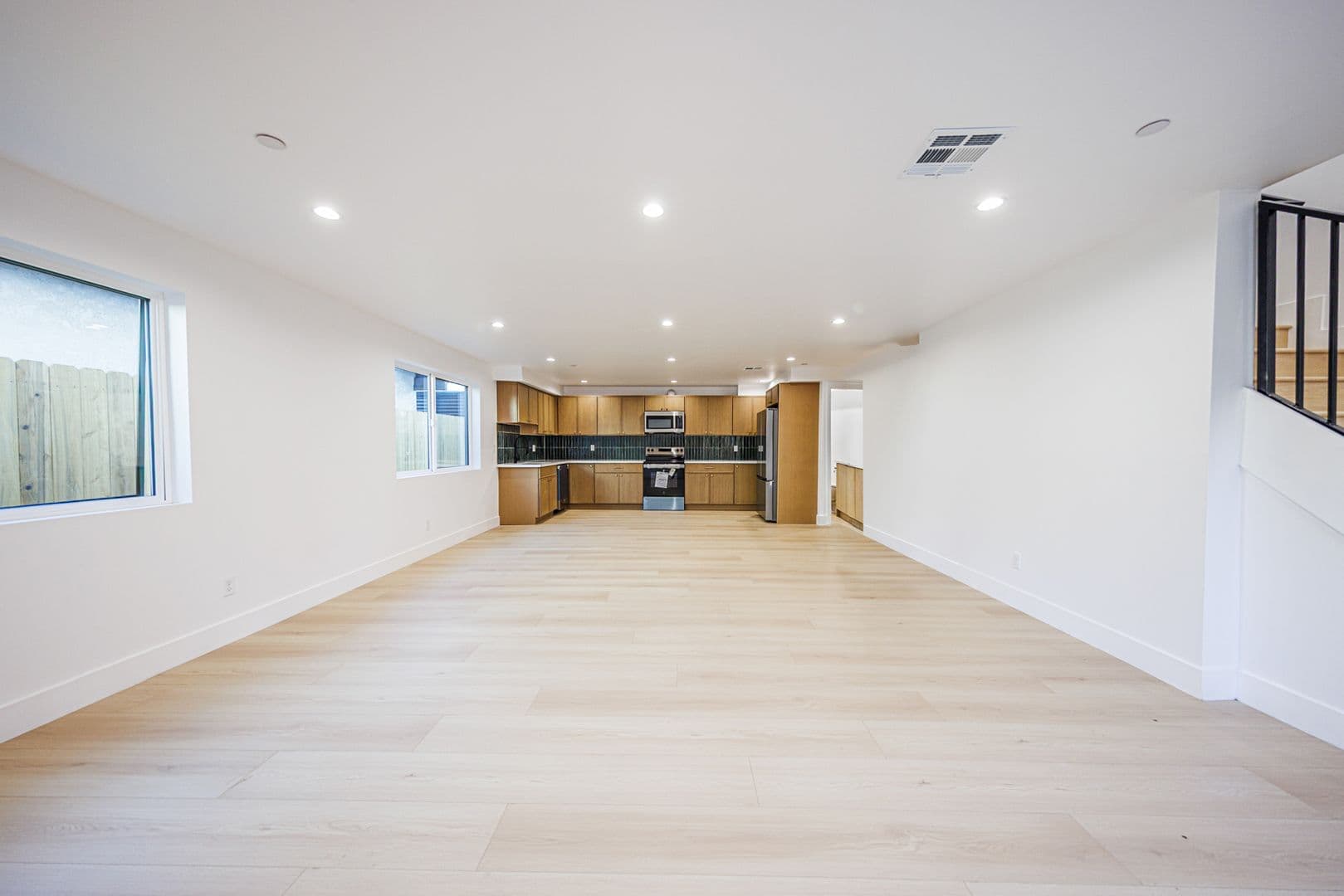 Los Angeles, CA Apartment: 2938 S. Sycamore Ave