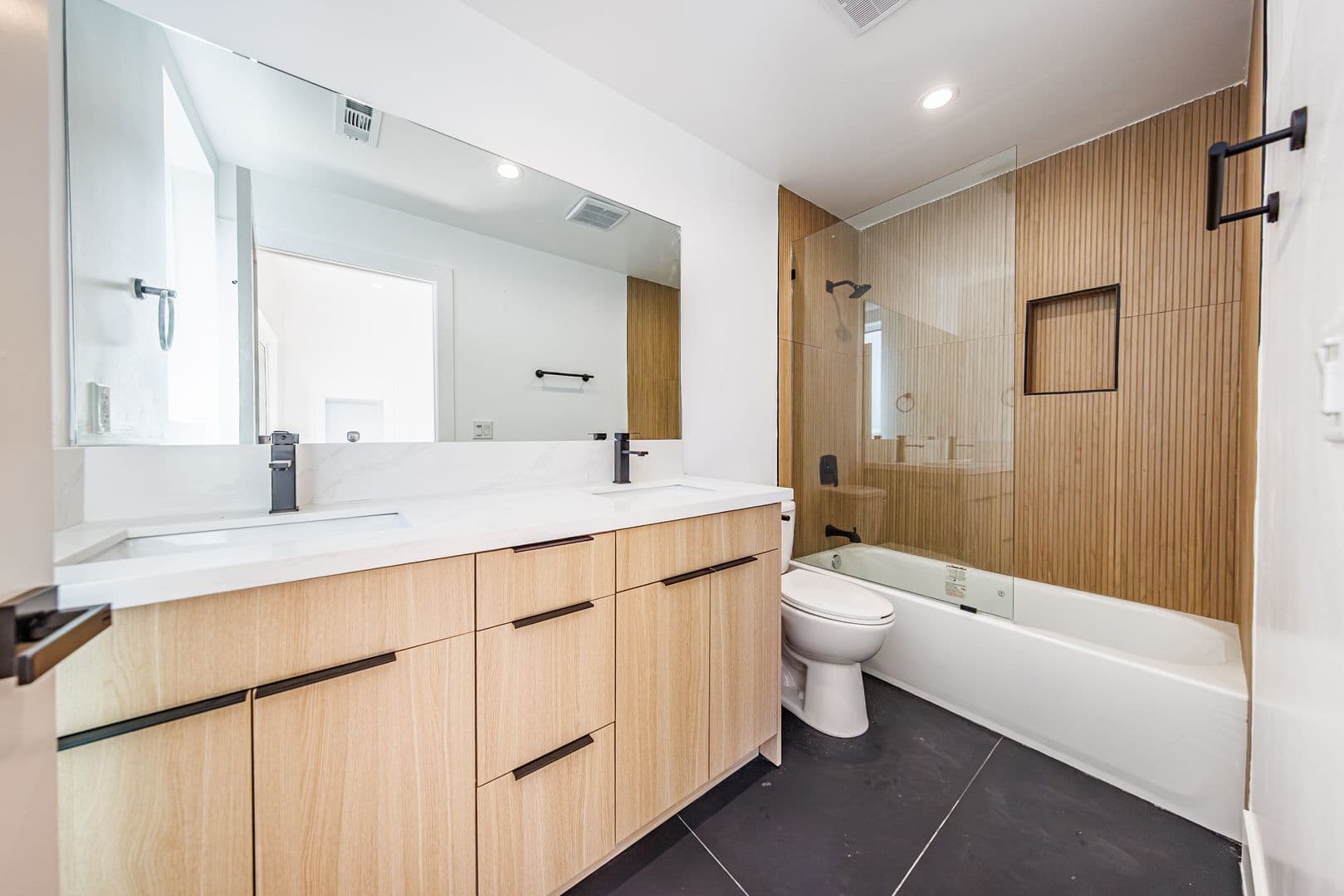 Los Angeles Apartment: 1065 S. Corning St