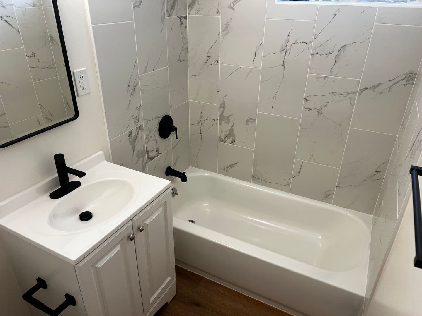 Burbank Apartment: 7603 North Hollywood Way