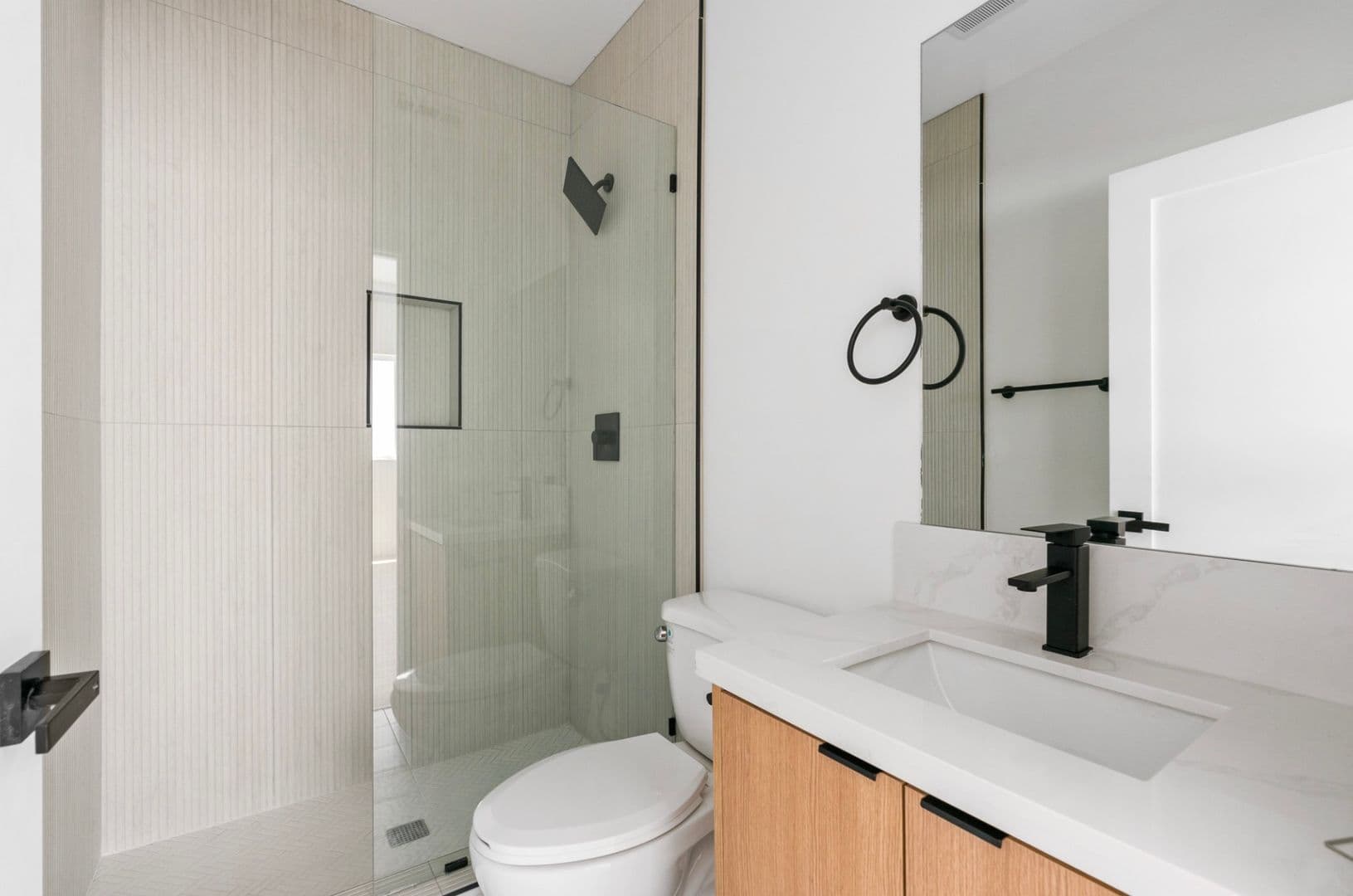 Los Angeles Townhome: 2637 S Garth Ave