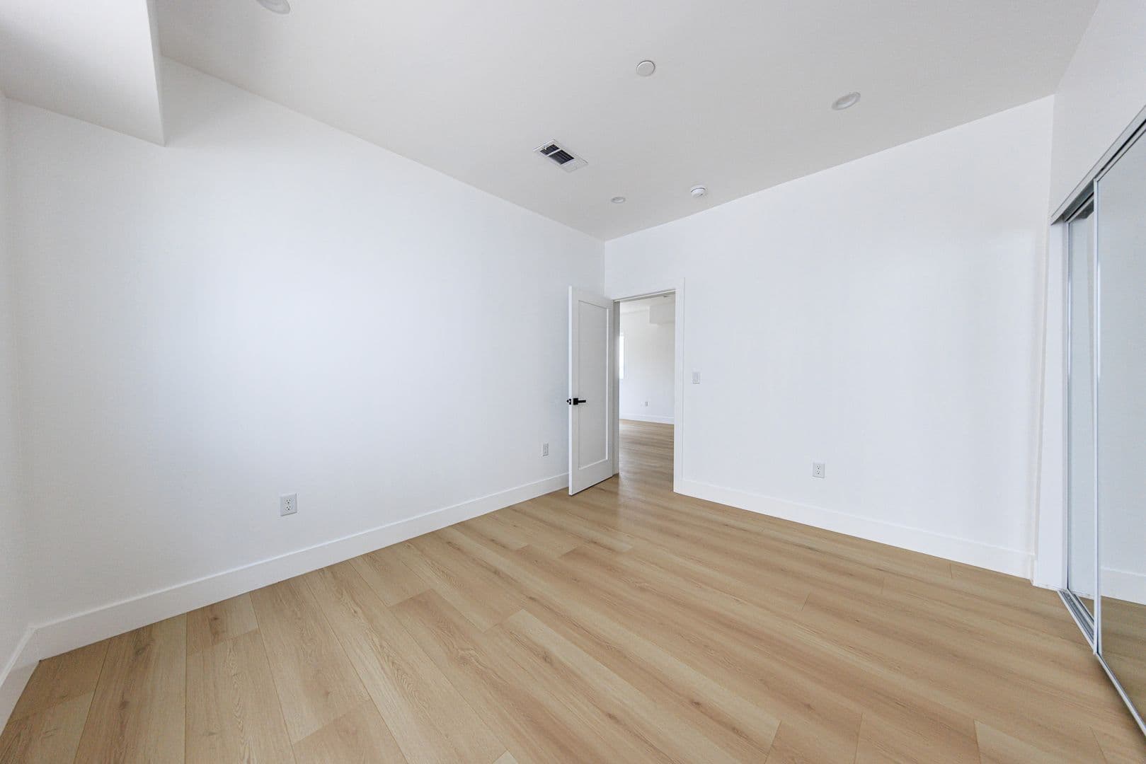 Los Angeles Apartment: 1015 S. Citrus Ave