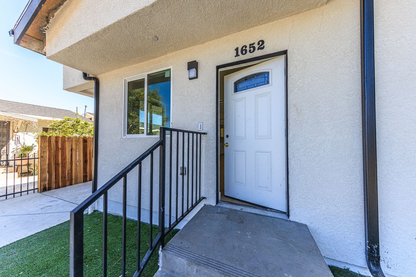 Los Angeles Townhome: 1652 Murchison St