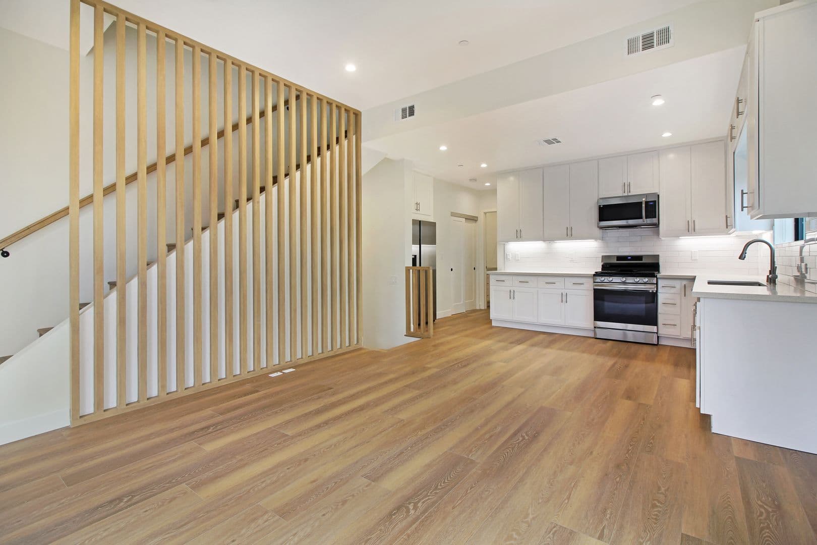 Los Angeles Apartment: 3460 Virginia Rd