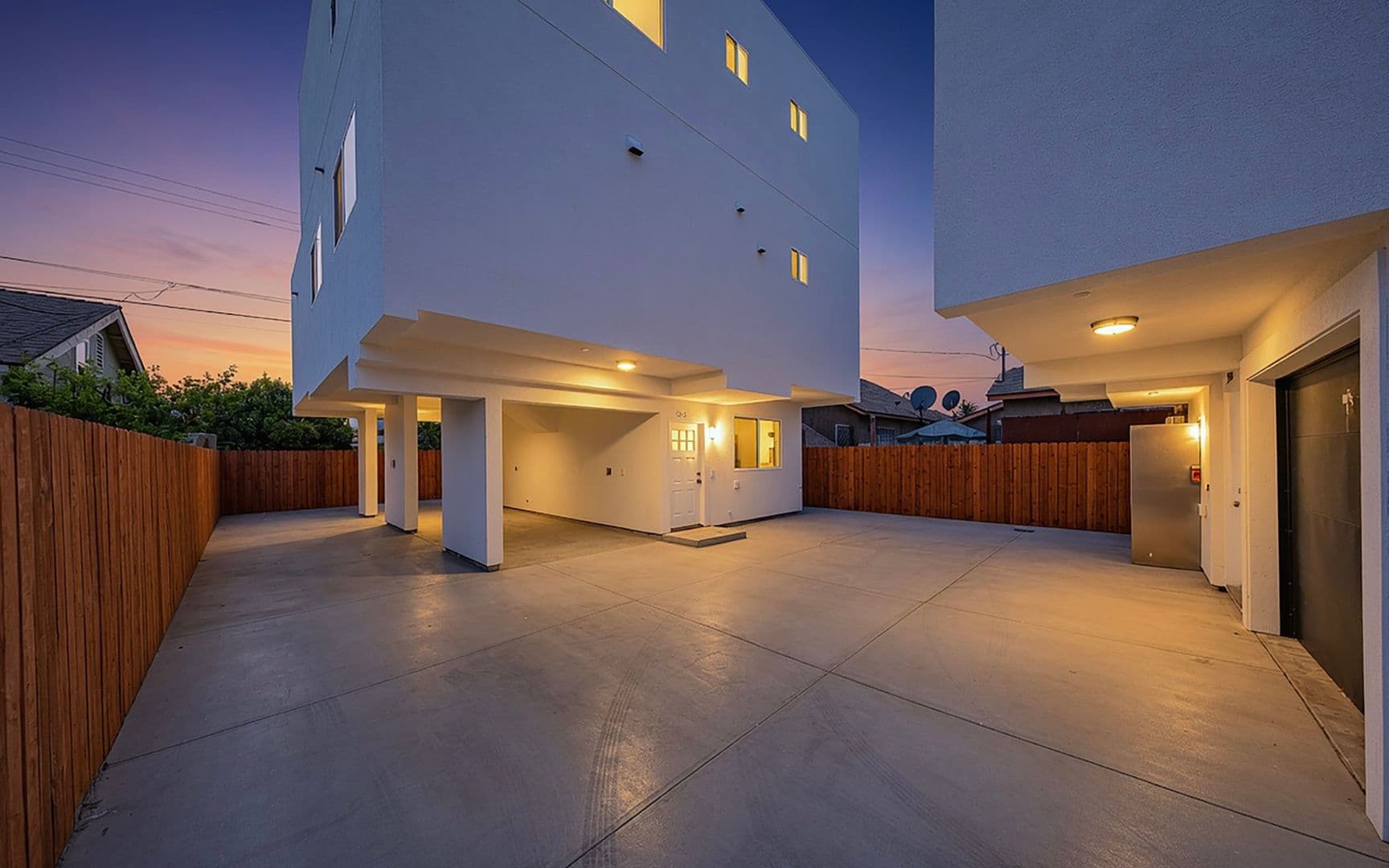Los Angeles Townhome: 5327 Geer St