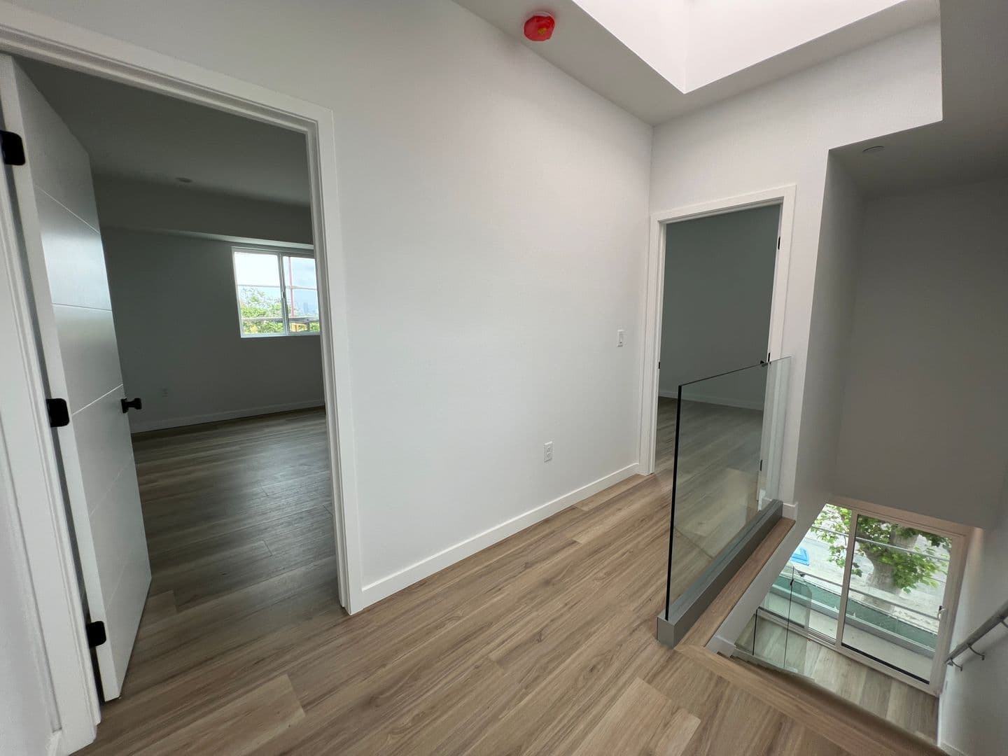 Los Angeles Apartment: 5526 Blackwelder St