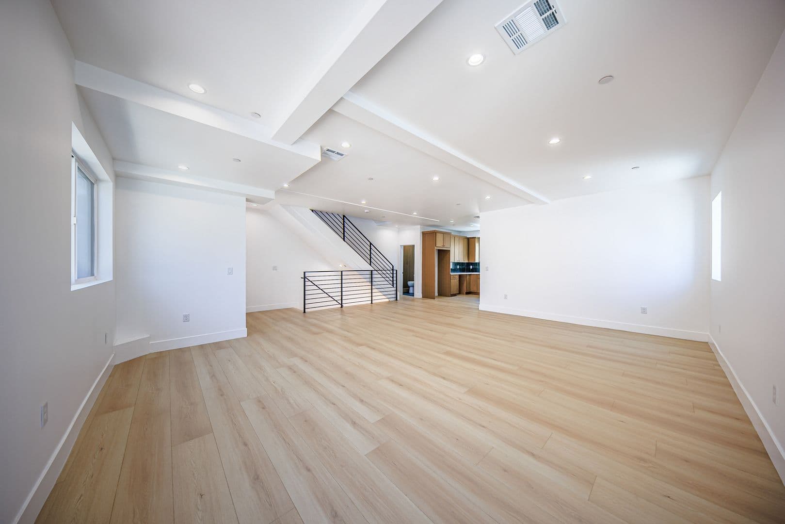 Los Angeles Apartment: 1259 S. Longwood Ave