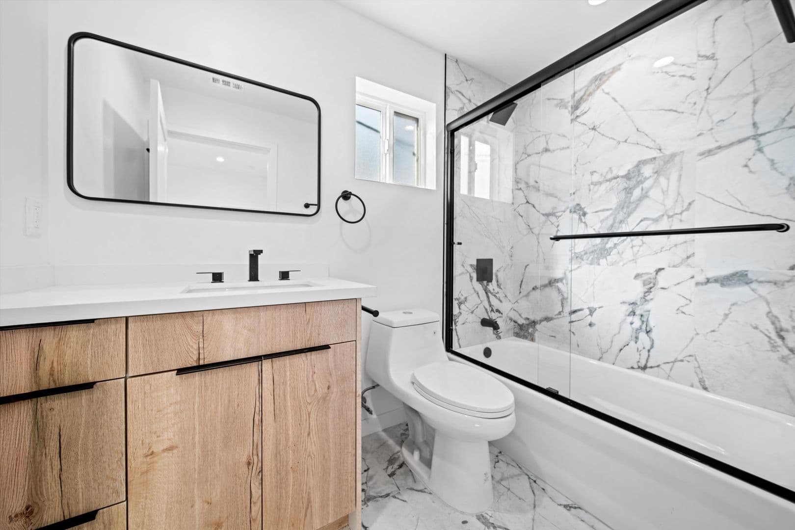 Los Angeles Apartment: 4654 Lomita St