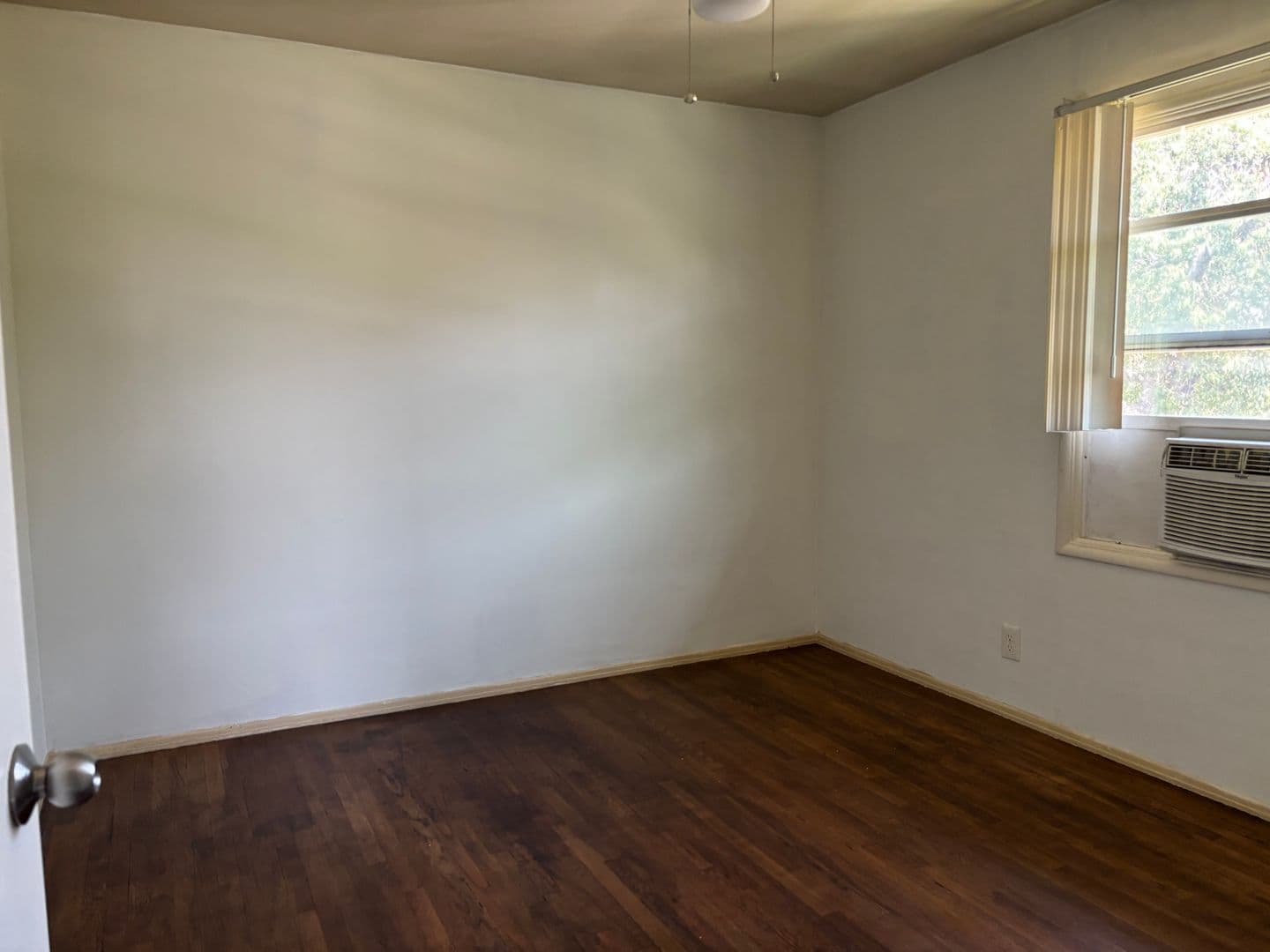Burbank Apartment: 3718 W Chandler Blvd