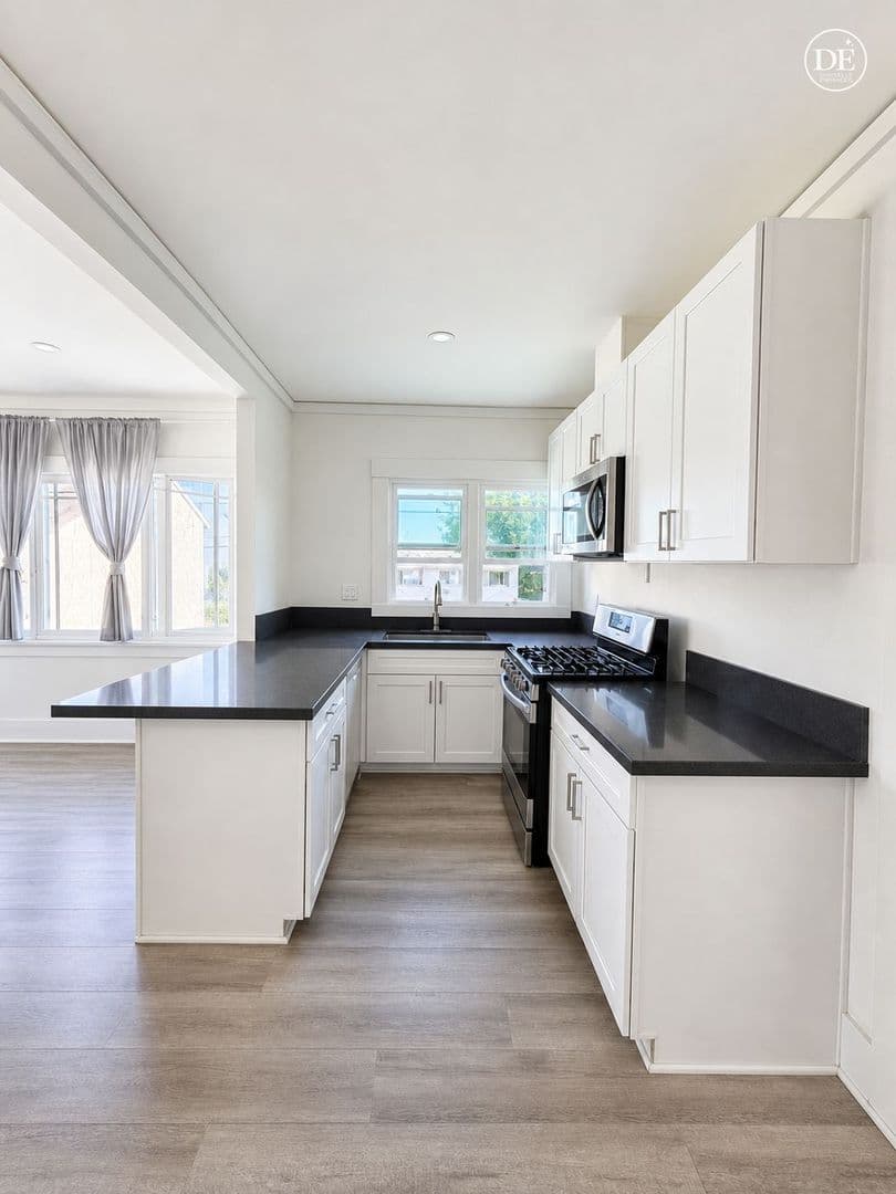 Los Angeles Apartment: 1112 Browning Blvd