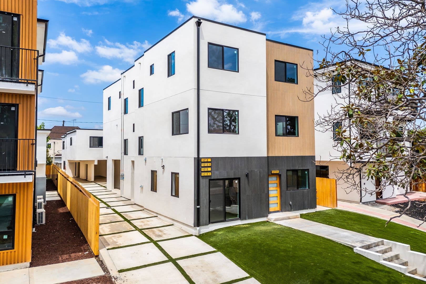 Los Angeles Apartment: 1015 S. Citrus Ave