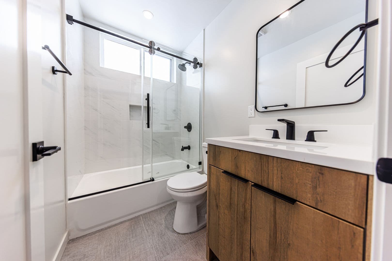 Los Angeles Apartment: 6092 La Prada St
